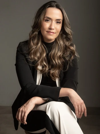 Dra. Marina Simões, reumatologista